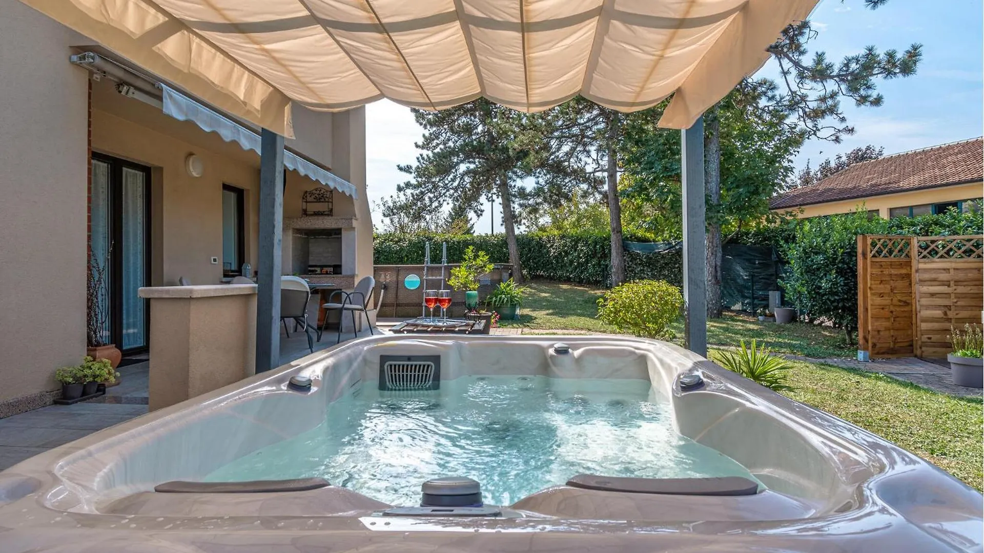 Cozy Home In Pazin With Jacuzzi بيت للعطل
