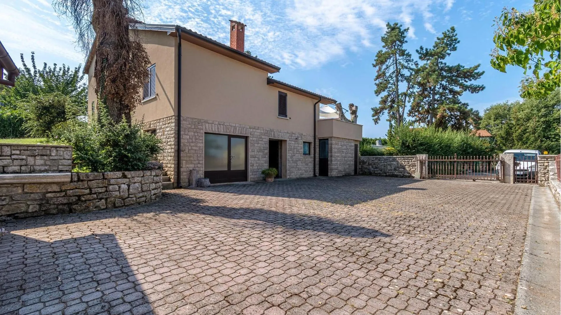 Holiday home Cozy Home In Pazin With Jacuzzi Croatia